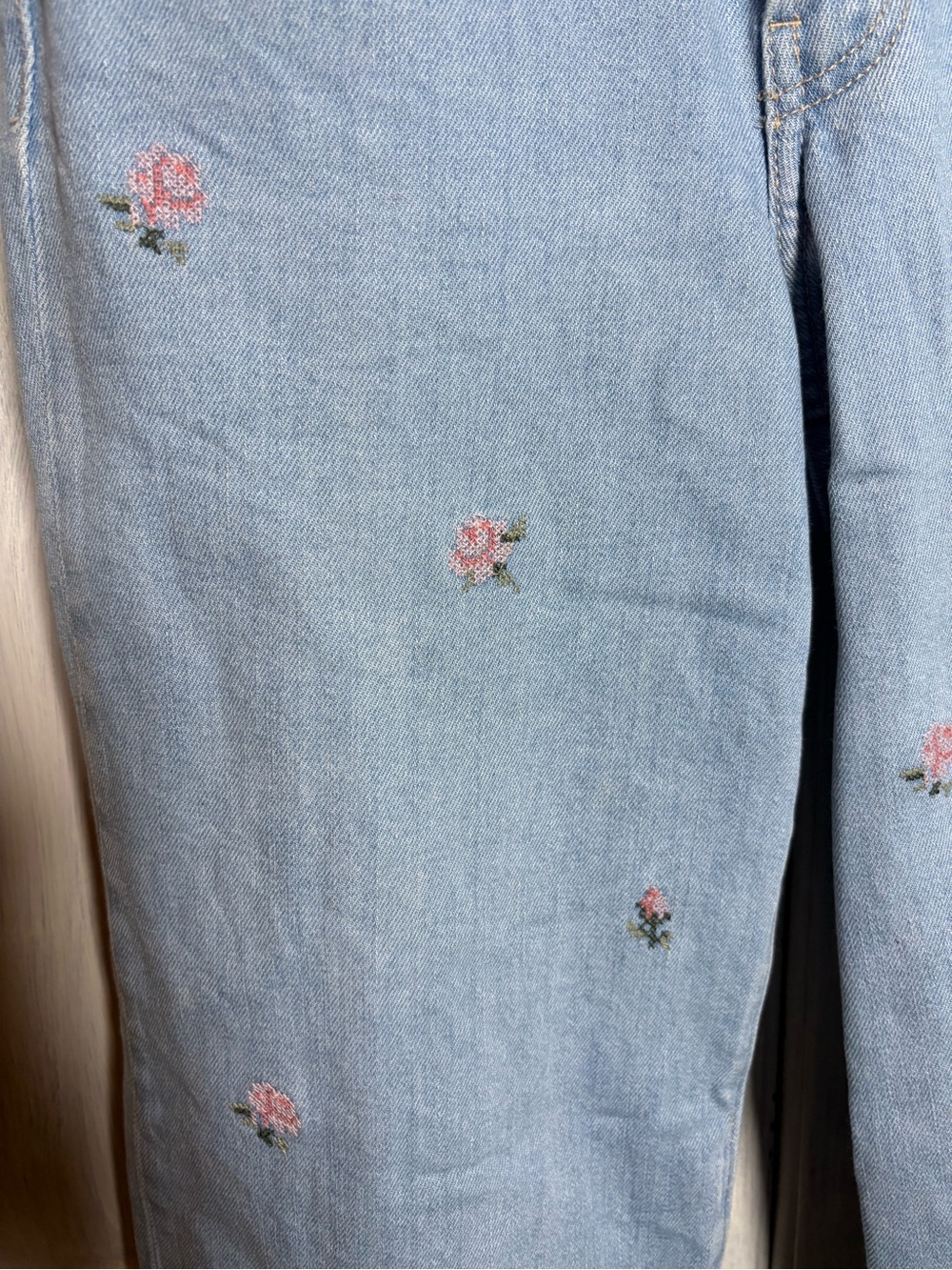 Old Navy OG Loose Light Wash Rose Embroidered Jeans Feminine Romantic Baggy - Picture 5 of 9
